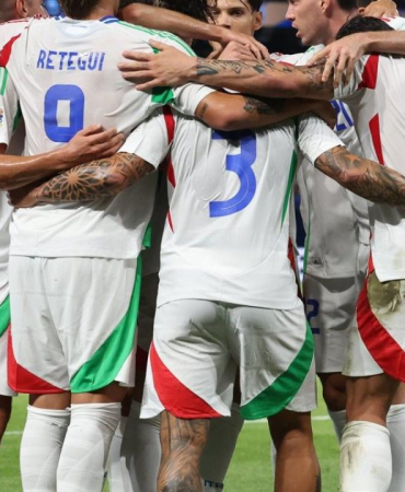 fransa-14-saniyede-atti-italya-3-golle-kazandi-1OWBRZ4V.jpg