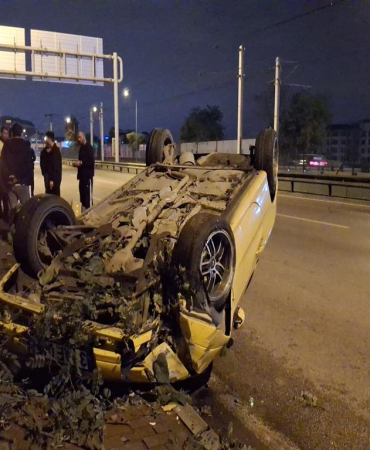 bursada-takla-atan-otomobilde-4-kisi-yaralandi-4BJCzB5h.jpeg