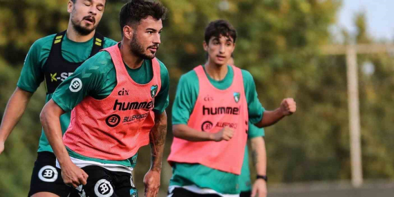 kocaelisporda-oyuncular-rotayi-umraniyespor-macina-cevirdi-4rBVuDjt.jpg