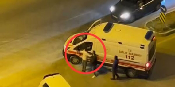 adanada-ambulansa-yumruklu-saldiri-kamerada-son-dakika-haberleri-GSwJDNAd.jpg