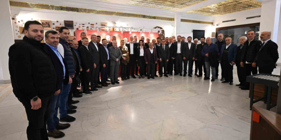 btso-baskani-ibrahim-burkay-tarihi-carsi-ve-hanlar-bolgesi-uyeleriyle-bulustu-qXuF3F3v.jpg