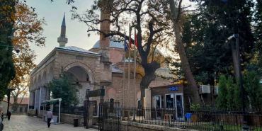 bursada-ecdat-yadigari-tarihi-cami-ve-turbelerdeki-ozel-guvenlikciler-cekiliyor-MEITt39E.jpg