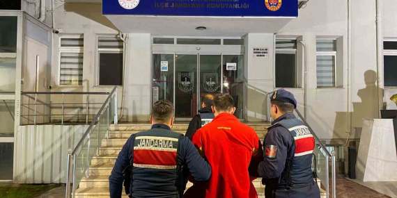 22-yil-kesinlesmis-hapis-cezasiyla-aranan-zanli-jandarmadan-kacamadi-F1O4Org3.jpg