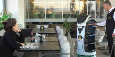 bursada-kebap-salonunda-garson-robotlar-calisiyor-kvet6cOY.jpg