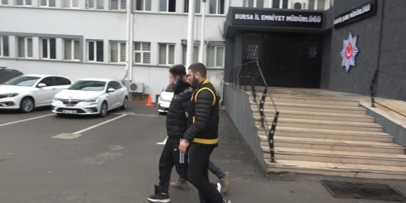 bursada-tabancayla-dehset-sacmisti-3-kisinin-yaralandigi-kavga-ani-kameraya-yansidi-6VcyAnvQ.jpg