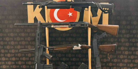 manisa-ve-bursada-silah-tacirlerine-es-zamanli-operasyon-UADJHDa9.jpg