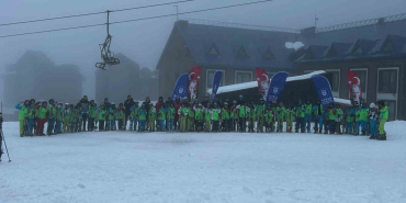 uludagda-ogrencilerin-kayak-heyecani-C6UmqqXp.jpg