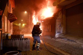 5-is-yerinin-kule-dondugu-yanginda-cakmakci-dukkani-bomba-gibi-patladi-ZbN9xAt5.jpg