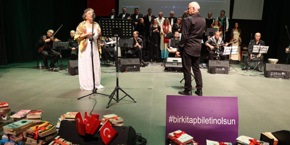 Konserde Toplanan Kitaplar