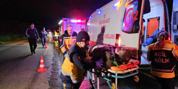 bursada-otomobil-ile-tir-carpisti-3-yarali-zVixQIrI.jpg