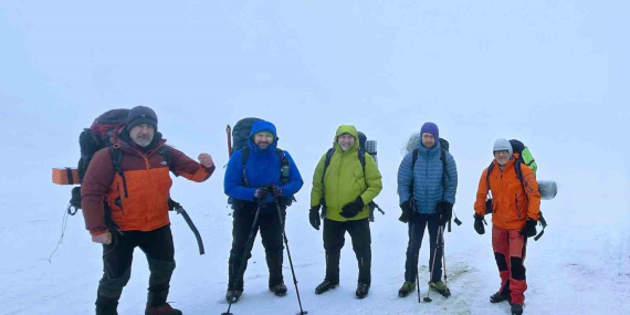 bursali-dagcilardan-13-derecede-kar-magarasi-kampi-JdOJNnz7.jpg