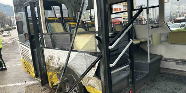bursada-okul-servisi-otobusle-carpisti-9-yarali-LqYqb3jU.jpg