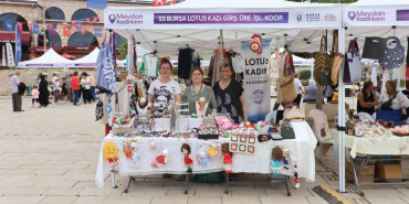 bursada-meydan-kadinlarin-LOKCttwS.jpg