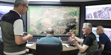 bakan-yardimcisi-ve-bursa-protokolu-orman-yanginlarini-yakindan-takip-ediyor-47OxqWrZ.jpg