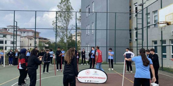 akcakocada-genclik-merkezi-faaliyetlerini-okullara-tasidi-GeYf5jy7.jpg