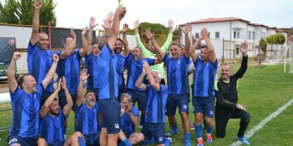 ayvalikta-yapilan-8-dostluk-ve-kardeslik-masterler-futbol-turnuvasi-tamamlandi-4Zm6BcuT.jpg