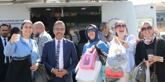 baskan-dinc-yeni-yerinde-kurulan-kumas-pazarini-ziyaret-etti-X2y1594V.jpg