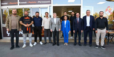 baskan-pekyatirmaci-ve-milletvekili-akyurek-selcukluda-esnaf-ve-saha-gezisi-gerceklestirdi-VnmkJdbs.jpg