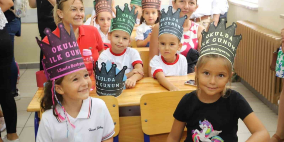 bursada-657-bin-ogrenci-ve-41-bin-ogretmen-ders-basi-yapiyor-gGZDKYFw.jpg
