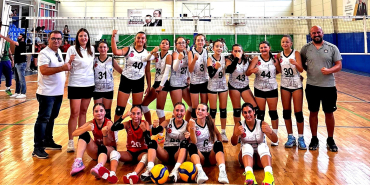cesme-belediyespor-kucuk-kizlar-voleybol-takimi-grup-lideri-oldu-zdHmy5Zt.jpg