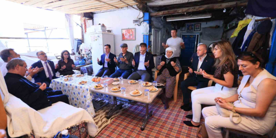 vali-akbiyik-ve-baskanlar-sehit-ailesini-ziyaret-etti-6XQtYOH9.jpg