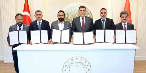 yanan-camiyi-hayirsever-yaptiracak-OSnMd5CA.jpg