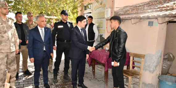 aralik-kaymakami-gulnar-esnaf-ve-vatandaslarin-taleplerini-dinledi-QNLHUKt4.jpg