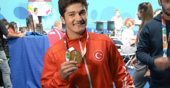 bakan-baktan-dunya-sampiyonu-halterci-muhammed-furkan-ozbeke-tebrik-YfaGfjJt.jpg