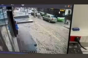 bursada-otobus-ve-kamyonetin-altinda-kaldilar-Nyjl7eeq.jpg