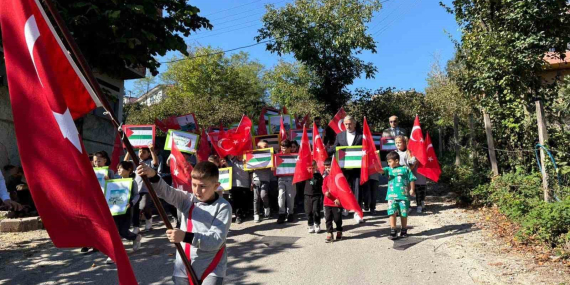 catalpinarda-minik-yureklerden-filistine-baris-cagrisi-VmuUnvcJ.jpg