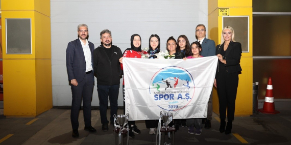 dunya-sampiyonuna-coskulu-karsilama-pdhIexVM.jpg