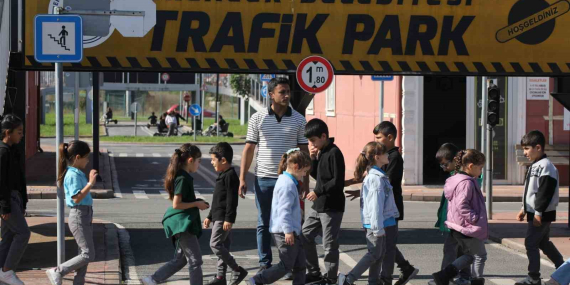 erenler-belediyesi-trafik-parkinda-gelecegin-suruculeri-yetisiyor-slyT7XvR.jpg