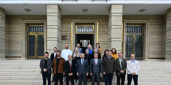 hak-kazanan-gazetecilerin-basin-kartlarini-vali-aksoy-teslim-etti-7kberdGs.jpg