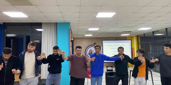 mugla-erkek-ogrenci-yurdunda-biz-bize-moral-gecesi-ile-akademik-stres-atildi-FUIYifAD.jpg