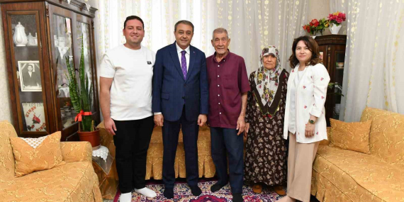 sanliurfa-valisi-hasan-sildak-esi-ile-birlikte-yasli-bireylerle-bulustu-GKbeFitl.jpg