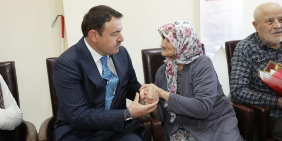 vali-musa-isindan-huzurevi-ziyareti-tyyGn1nQ.jpg