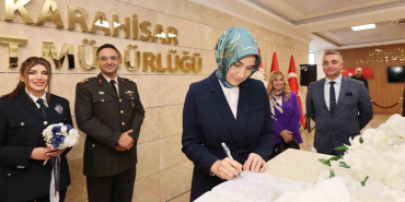 vali-polis-memuru-ile-subay-ciftin-nikahlarina-sahitlik-yapti-nPnP9SzP.jpg