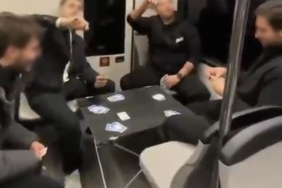 bursa-metrosunda-sasirtan-goruntu-gencler-masa-kurup-oyun-oynadi-FlzZkGHV.jpg