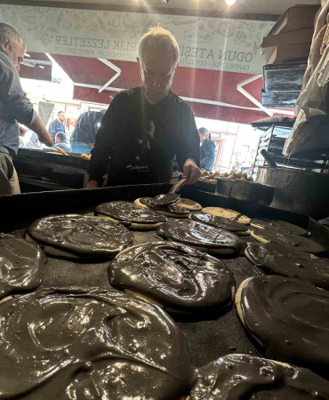 bursanin-cografi-isaretli-tahinli-pidesi-artik-siyah-tahinle-de-yapiliyor-WvgYfFDl.jpg