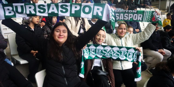 osmangazili-cocuklar-bursaspor-coskusunu-tribunde-yasadi-P97j6RLR.jpg