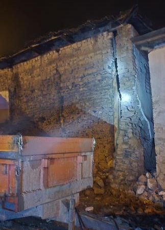 bursa-ve-balikesirde-deprem-ani-boyle-kaydedildi-HMCEFfjV.jpg