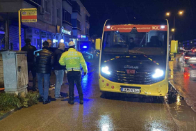 bursada-halk-minibusu-anne-ve-kizina-carpti-2-yarali-BPFyCNRS.jpg
