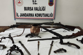 bursada-tarihi-eser-operasyonu-cok-sayida-silah-ve-obje-ele-gecirildi-GnvYeUuk.jpg