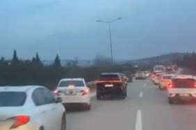 bursada-yogun-trafikte-fermuar-sistemi-takdir-topladi-WfDy4zcn.jpg