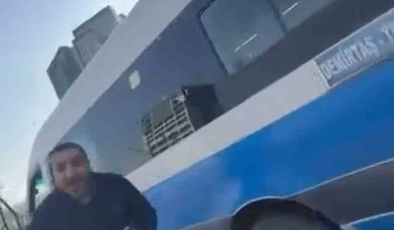 bursada-yol-verme-kavgasi-kamerada-cami-kirdi-180-bin-lira-ceza-yedi-RLFy7Z3h.jpg